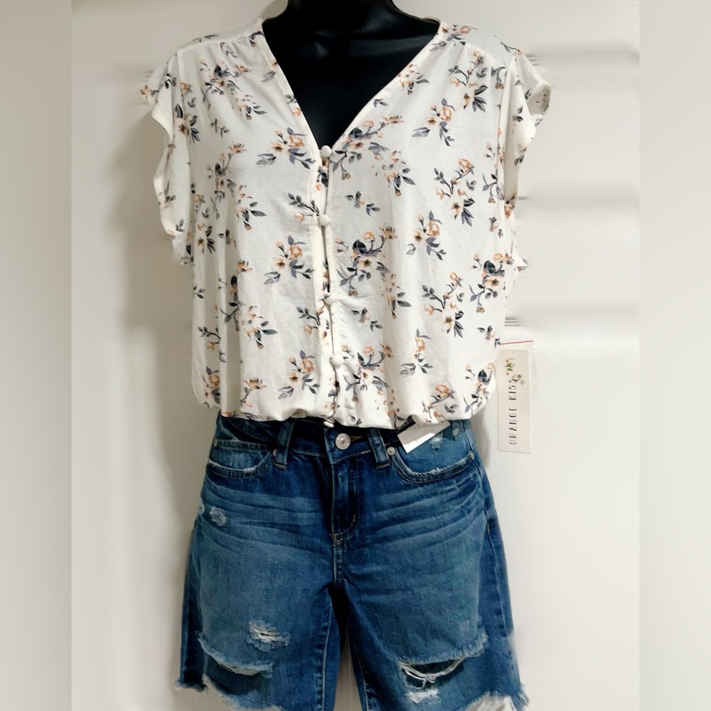 Women’s Orange Kiss short sleeve top.  Cream and orange.  Size M
